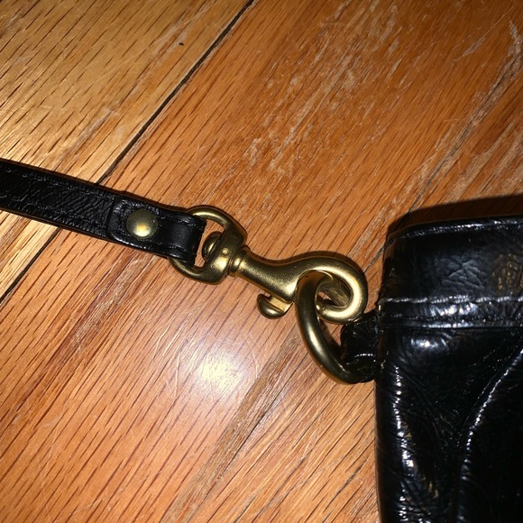 Coach black patent leather wristlet - Picture 3 of 4